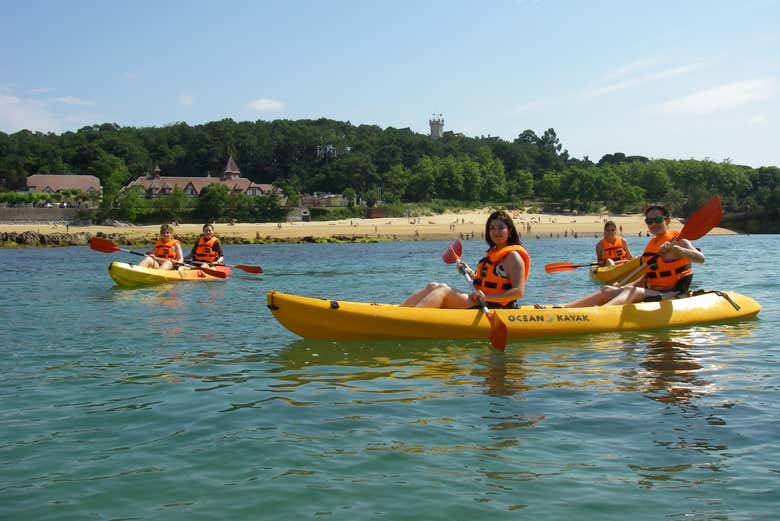 Navegando en kayak por la bahía de Santander